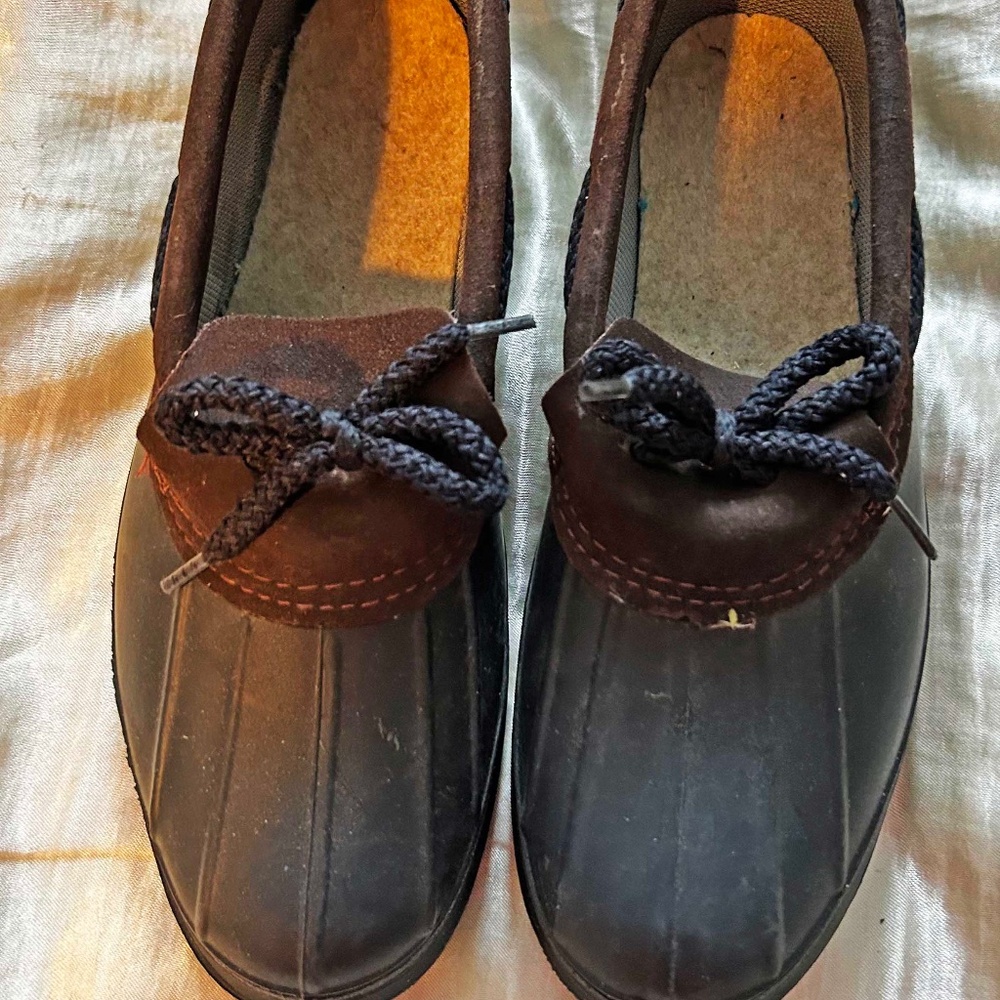 DUCK BOOTS, ANKLE HEIGHT, SZ 8, RUBBER, BLACK & DARK BROWN, MADE IN CANADA, NEW,